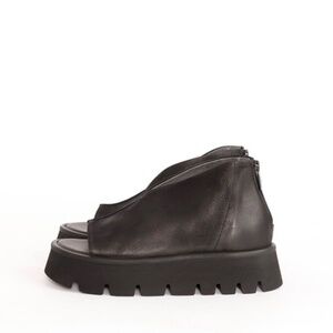 Lofina platform sandals in black size 39